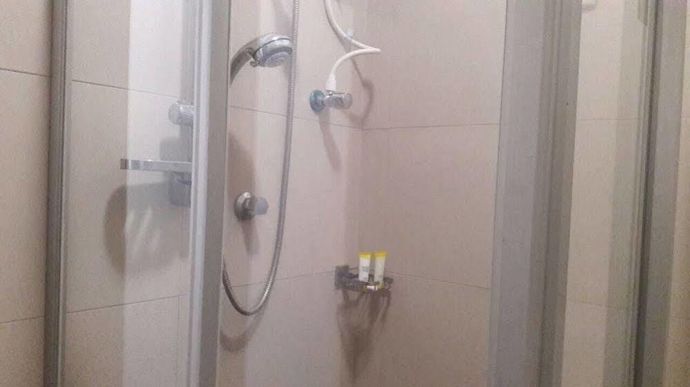 Sea View Hotel Коломбо Екстериор снимка