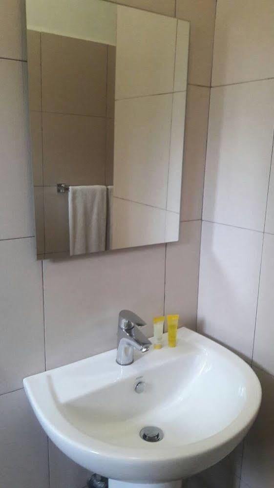 Sea View Hotel Коломбо Екстериор снимка