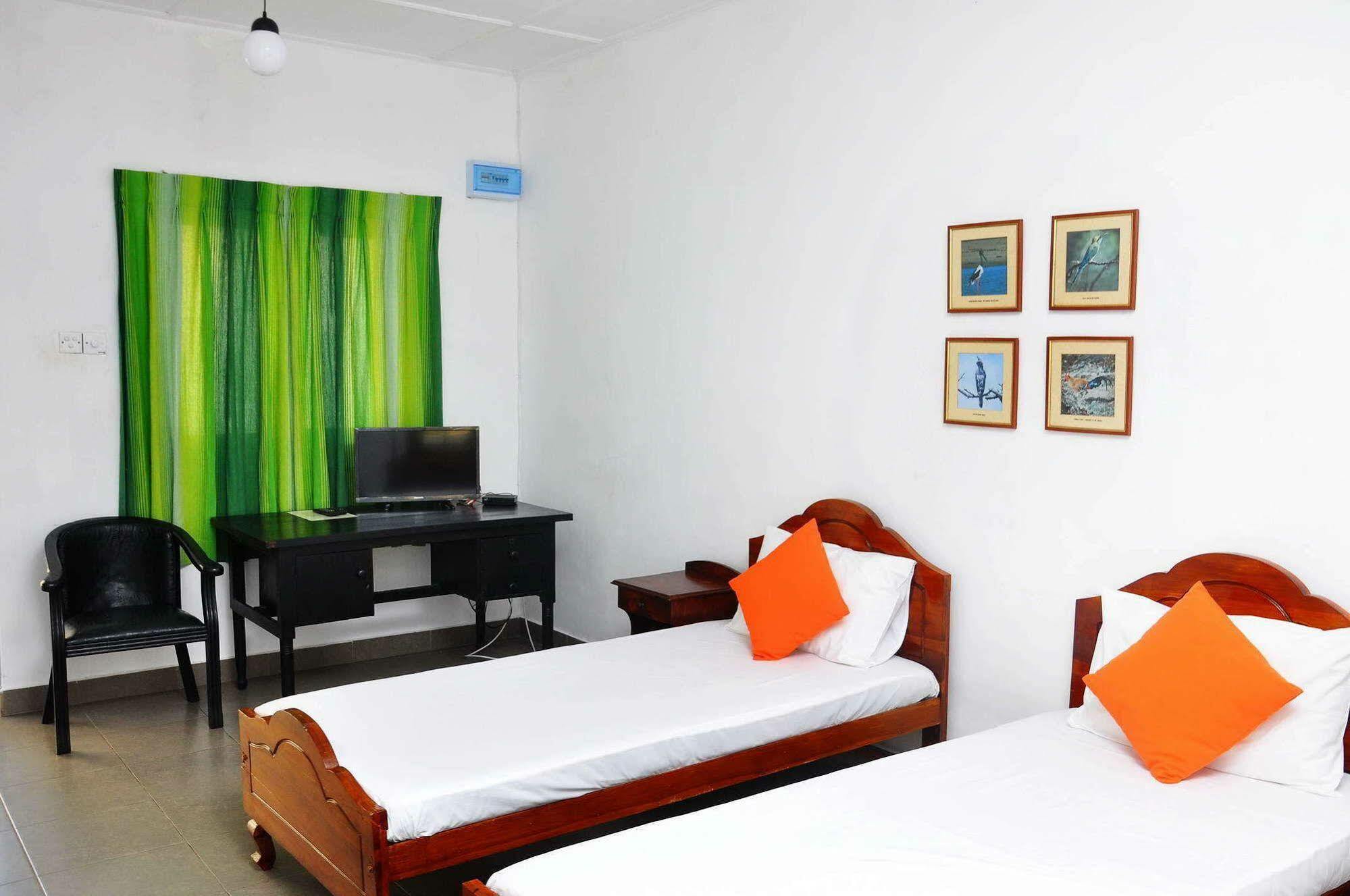 Sea View Hotel Коломбо Екстериор снимка